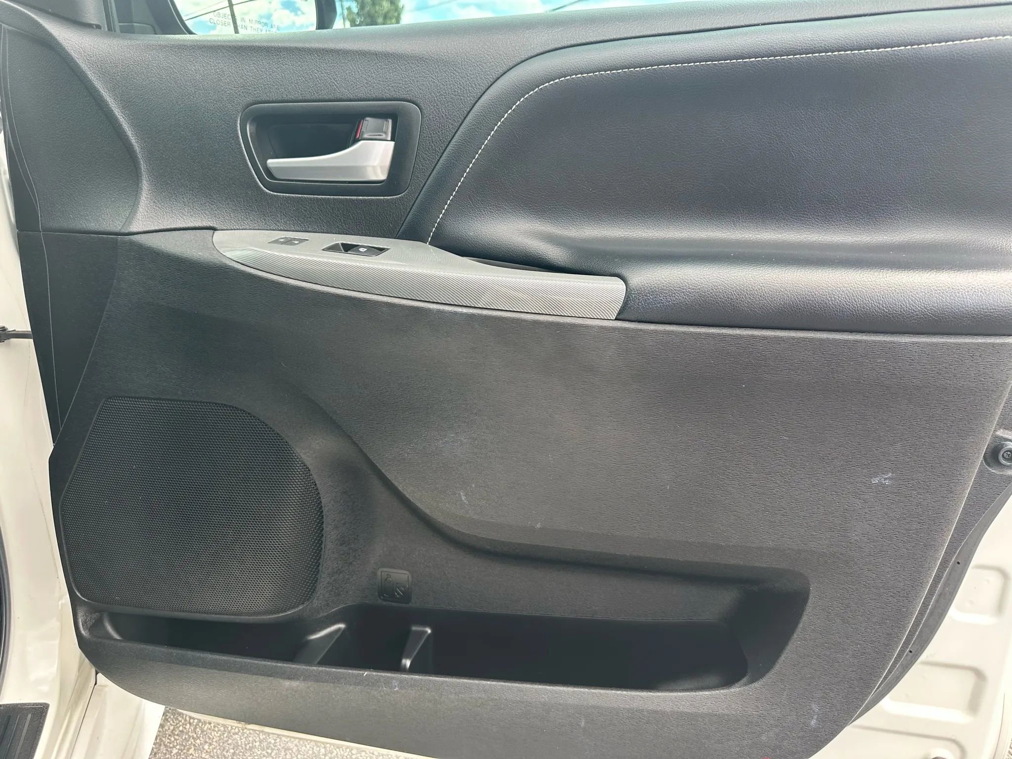 Used 2017 Toyota Sienna SE image 13