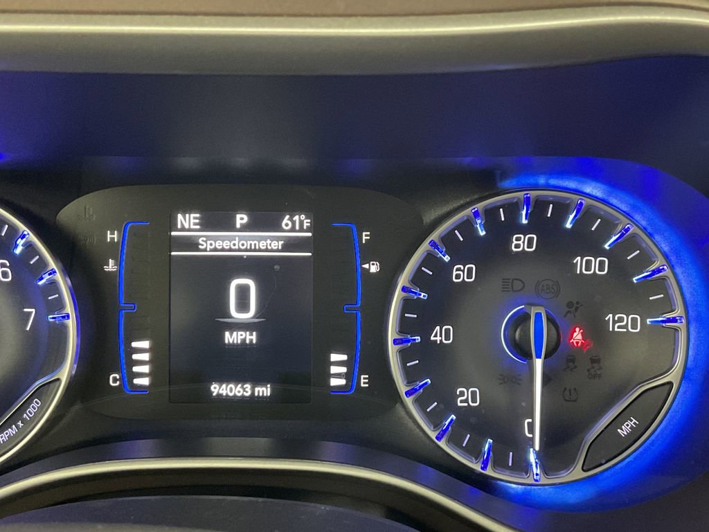 Used 2022 Chrysler Voyager LX image 27