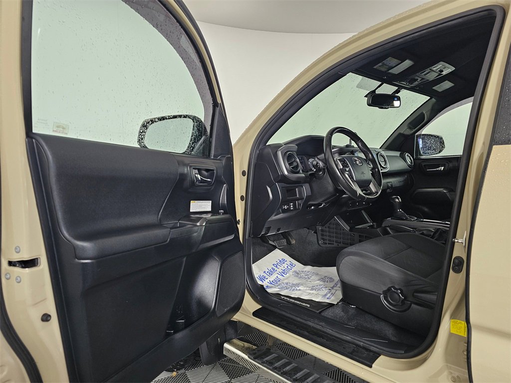 Used 2016 Toyota Tacoma TRD Off-Road image 24