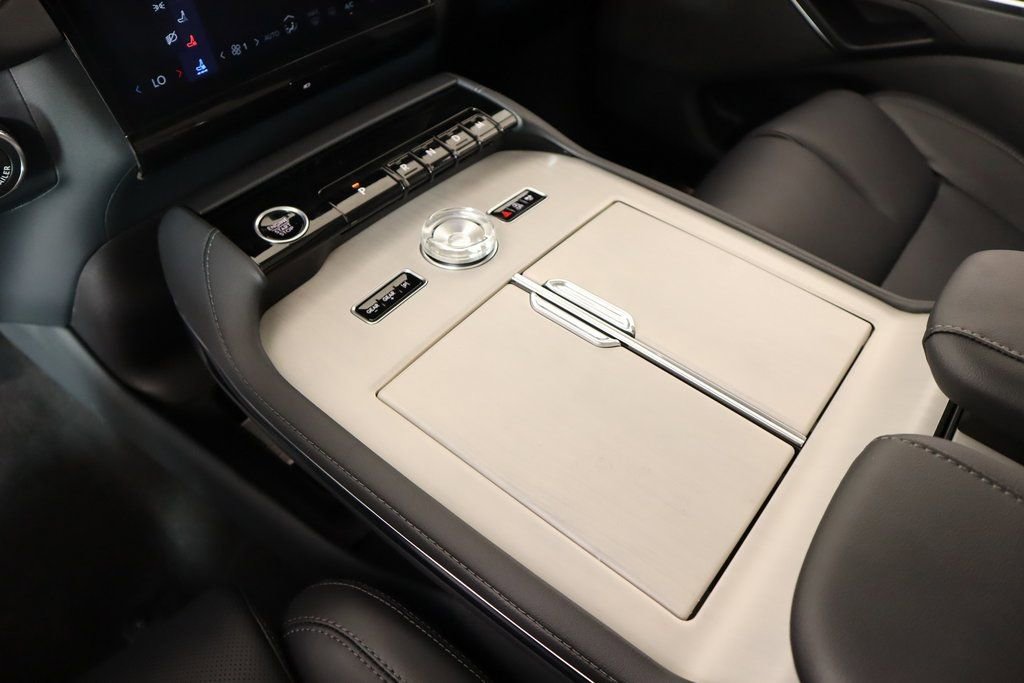 New 2025 Lincoln Navigator Reserve image 8