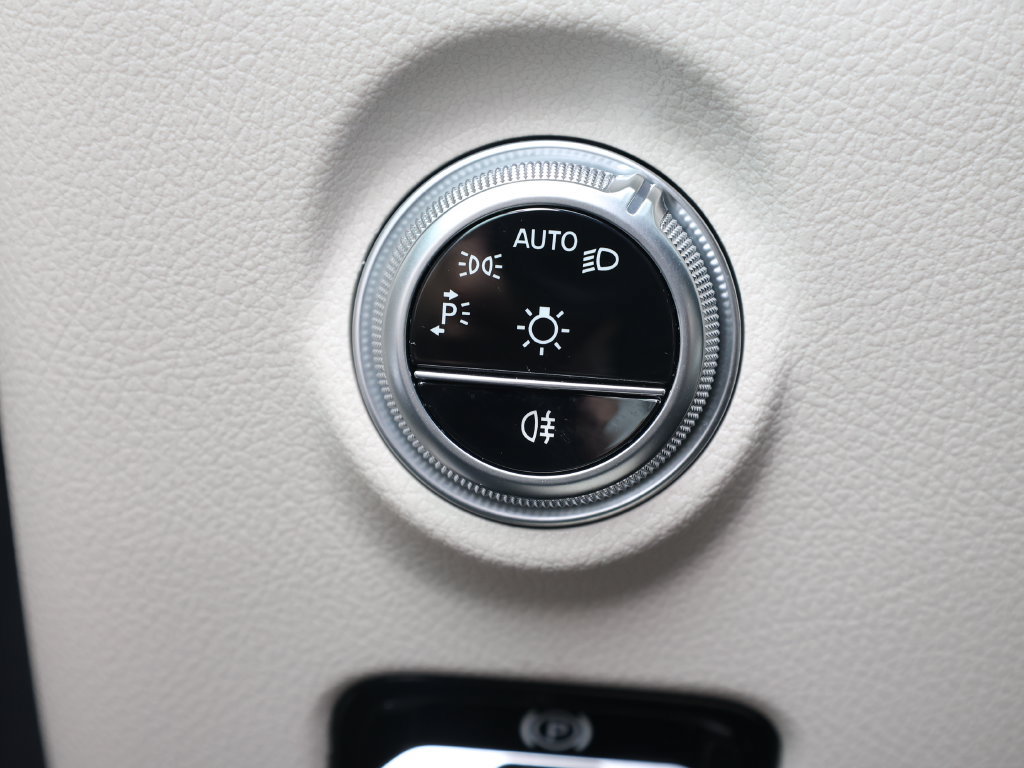 Used 2023 Mercedes-Benz C 300 Sedan image 34