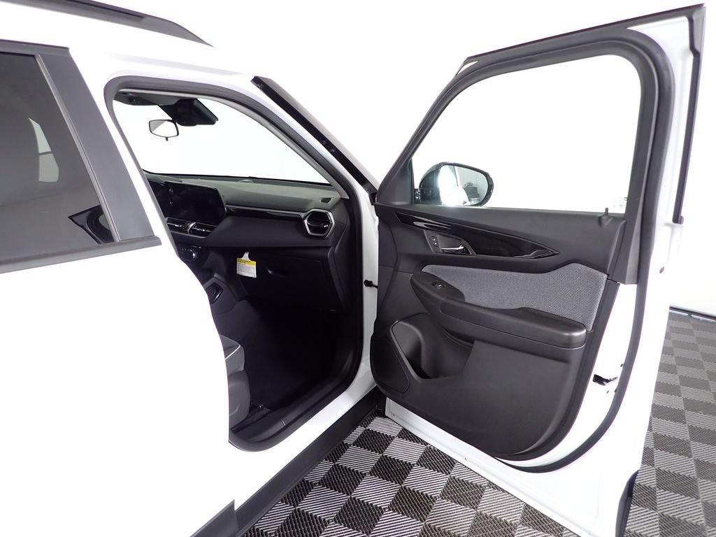 New 2026 Chevrolet TrailBlazer LT w/ Midnight Edition FWD image 32