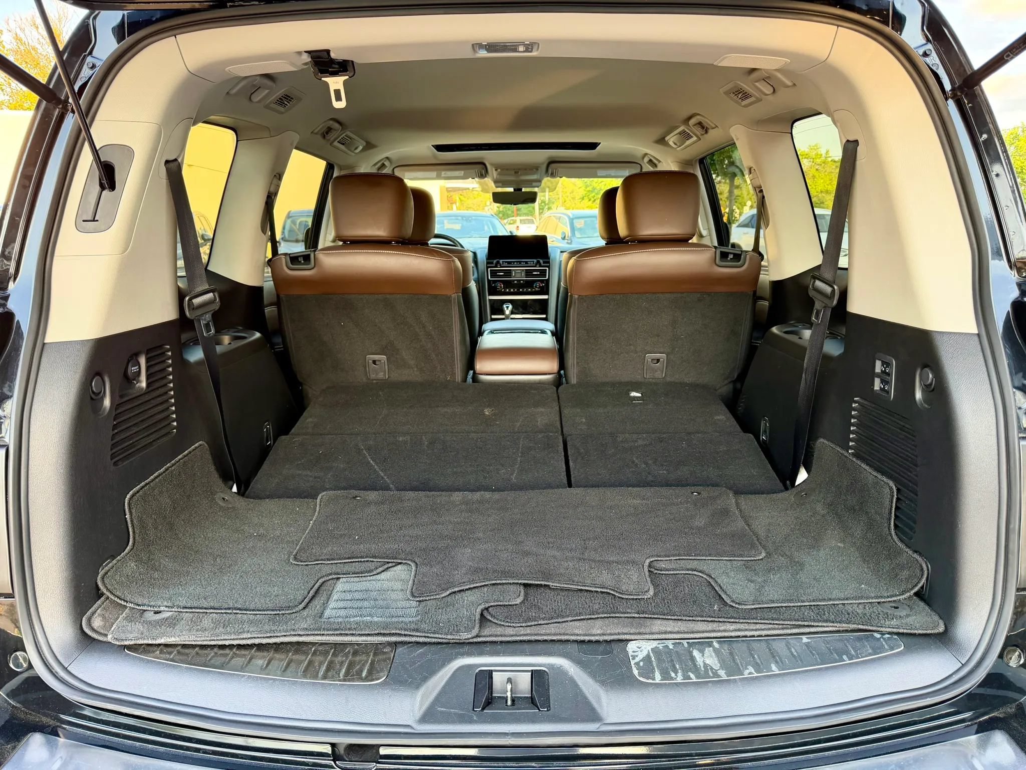 Used 2024 INFINITI QX80 Premium Select w/ Cargo Package AWD/4WD image 16