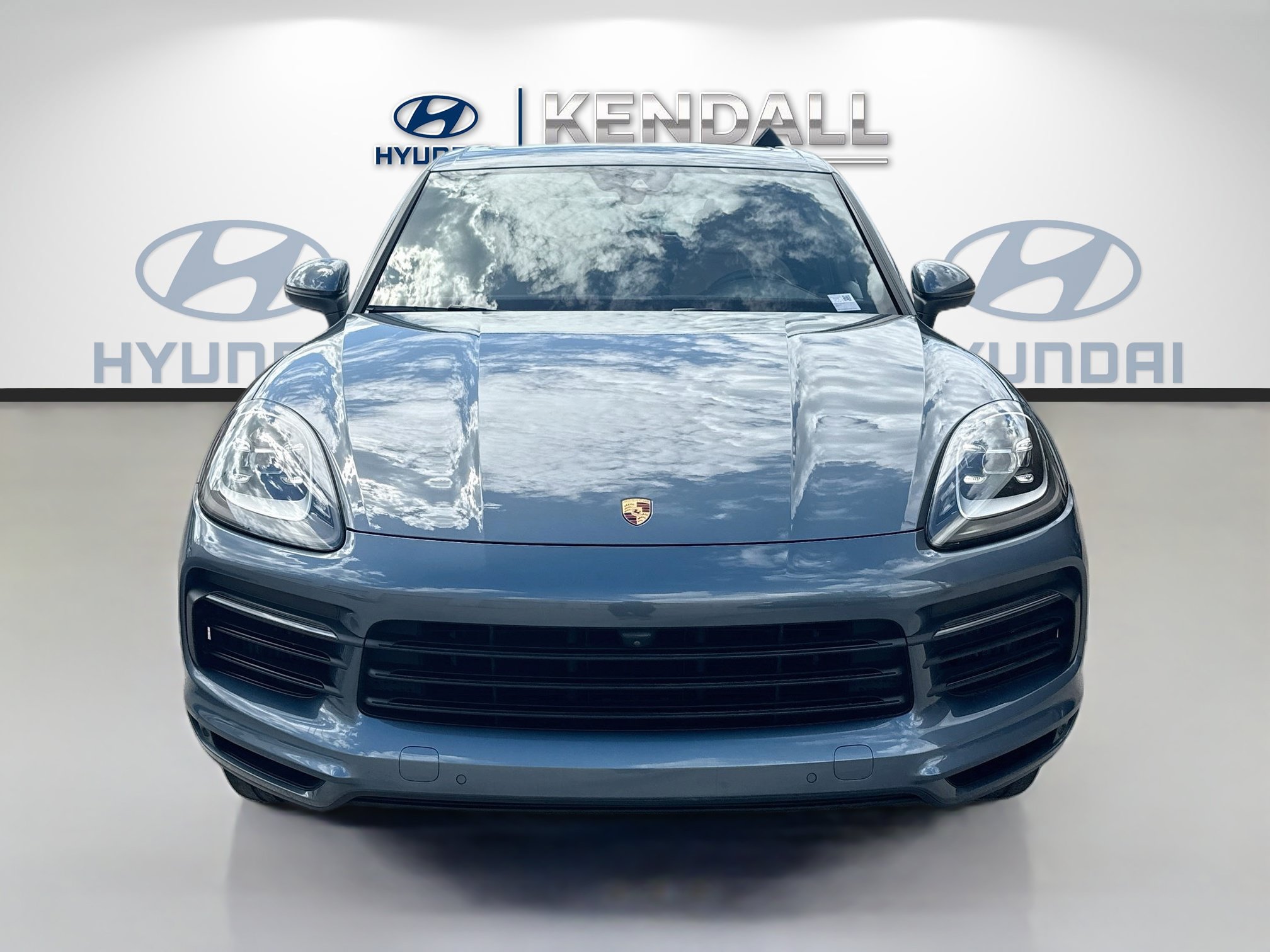 Used 2020 Porsche Cayenne w/ Premium Package AWD/4WD image 2