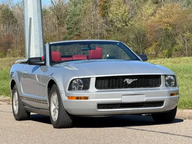 Used 2005 Ford Mustang Premium RWD image 6