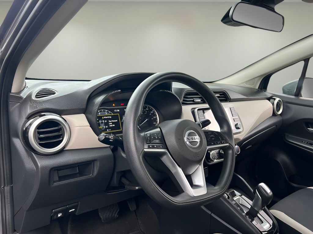 Used 2021 Nissan Versa SV FWD image 11