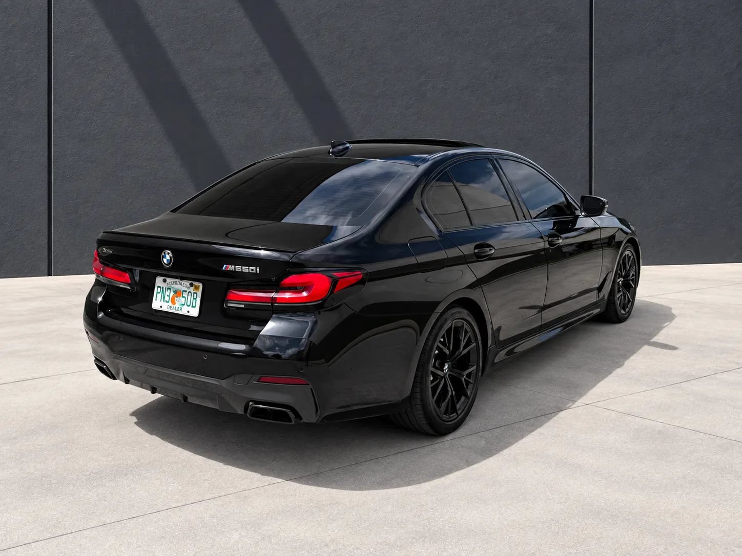 Used 2022 BMW M550i xDrive AWD/4WD image 3