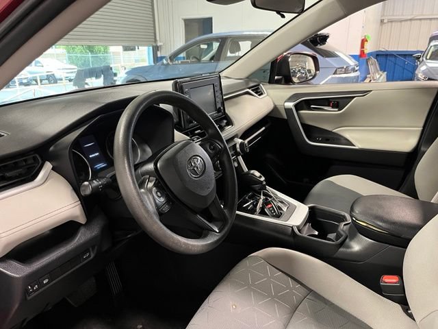 Used 2020 Toyota RAV4 XLE w/ Convenience Package FWD image 21