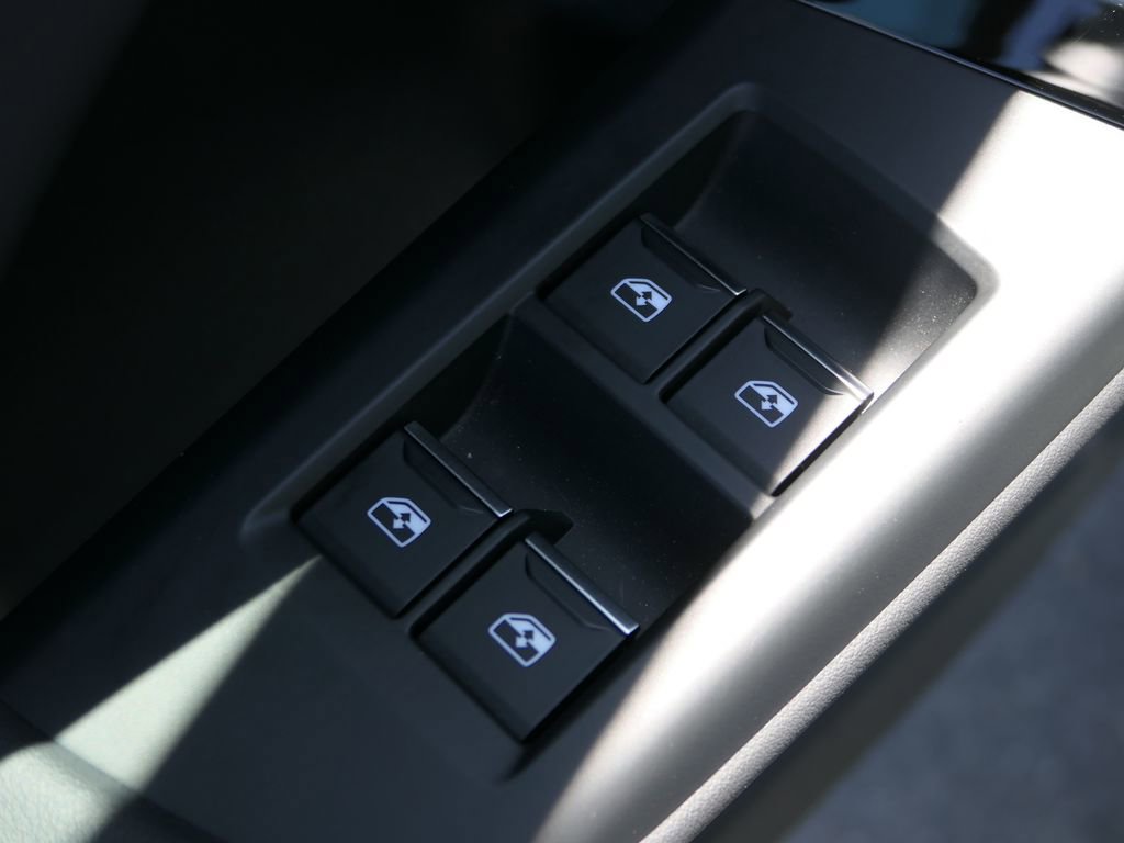 Used 2025 Audi Q6 e-tron Premium image 12