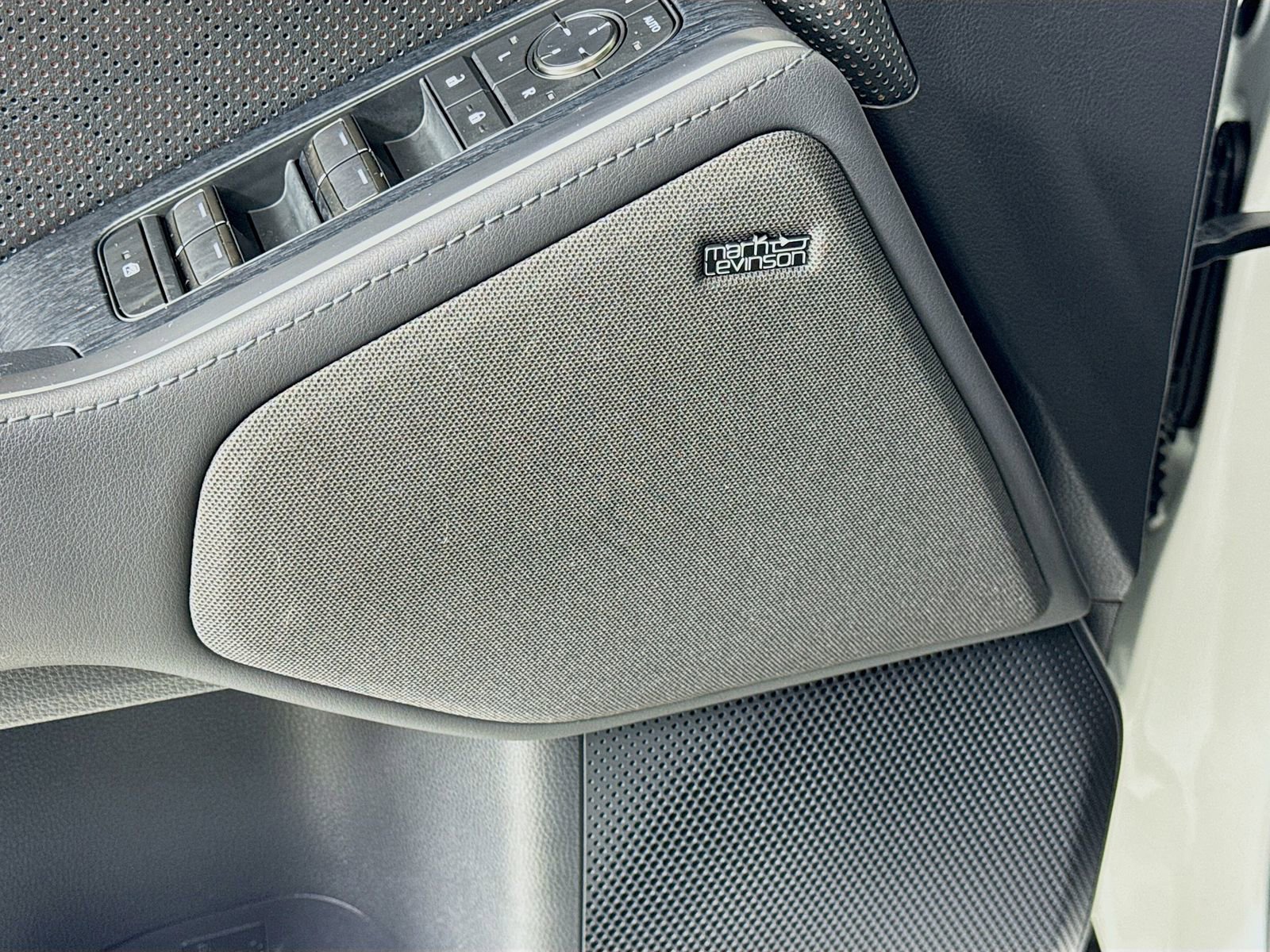 Used 2025 Lexus GX 550 w/ Accessory Package (2T) image 17