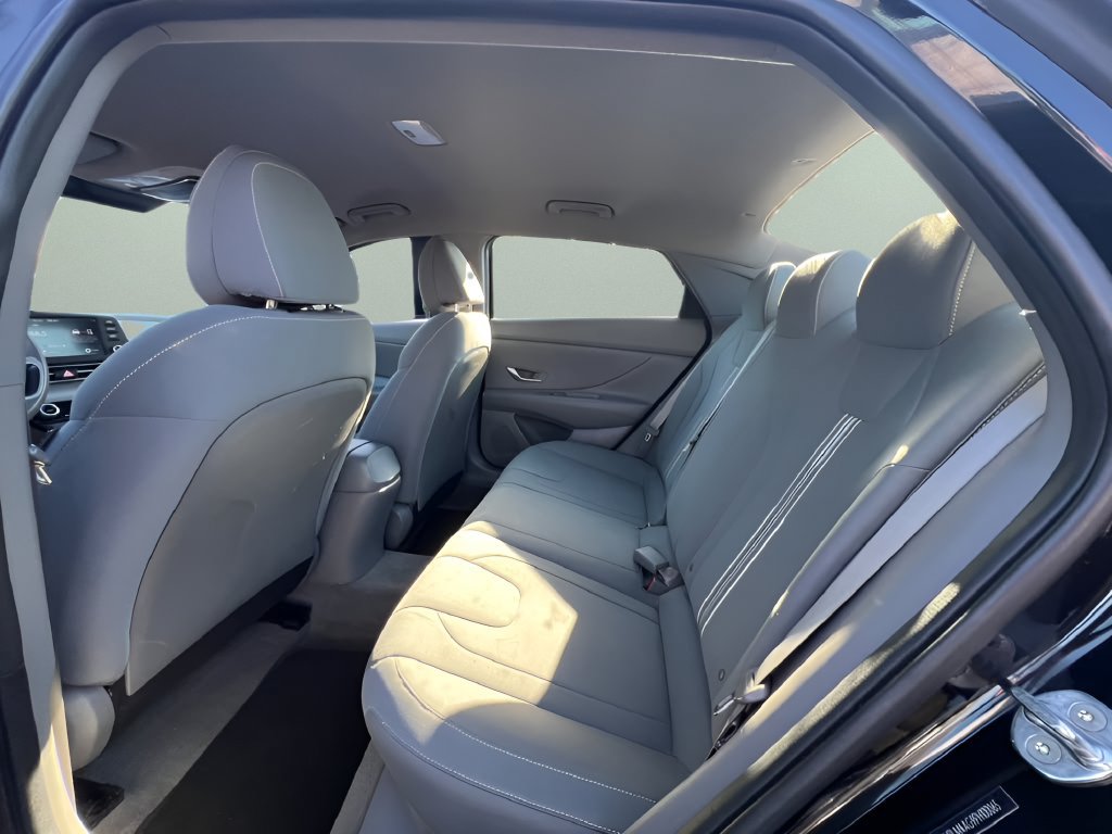 Used 2023 Hyundai Elantra SEL FWD image 17
