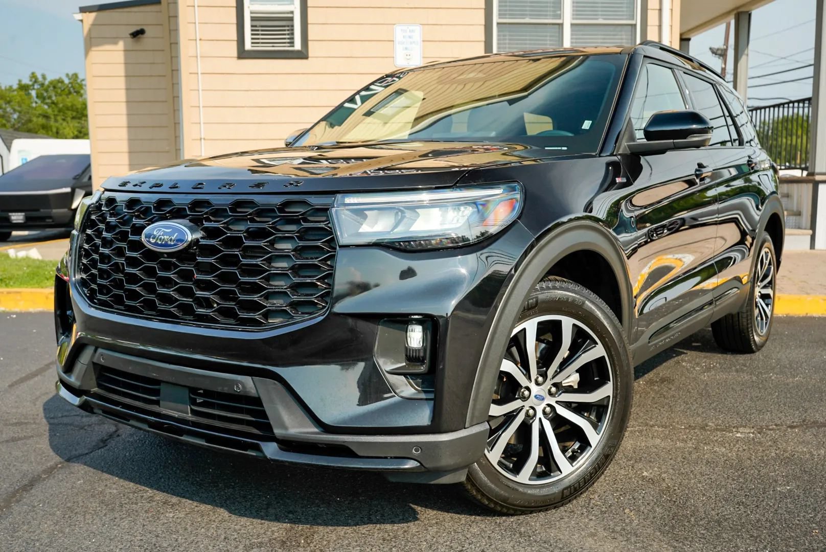 Used 2025 Ford Explorer ST-Line AWD/4WD image 9