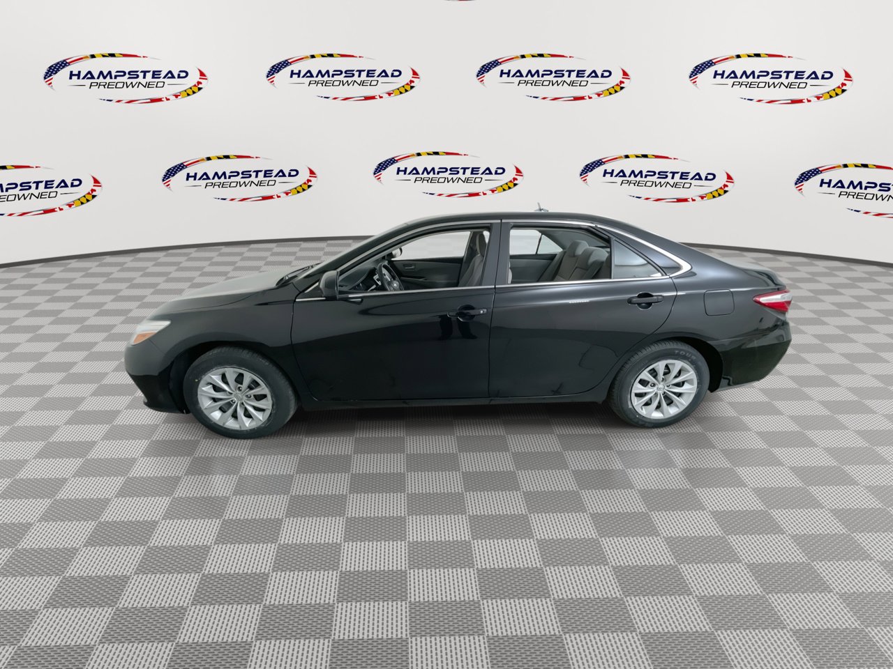 Used 2017 Toyota Camry LE image 5
