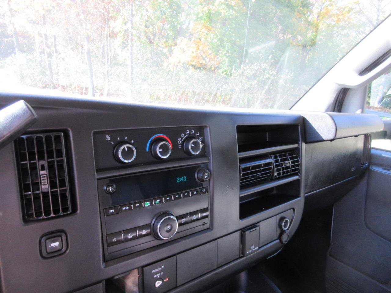 Used 2016 Chevrolet Express 3500 RWD image 35