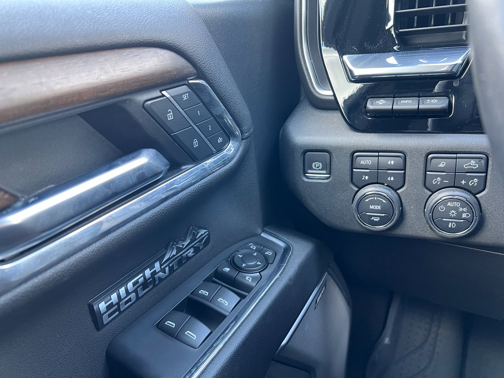 Used 2024 Chevrolet Silverado 1500 High Country w/ Technology Package AWD/4WD image 26