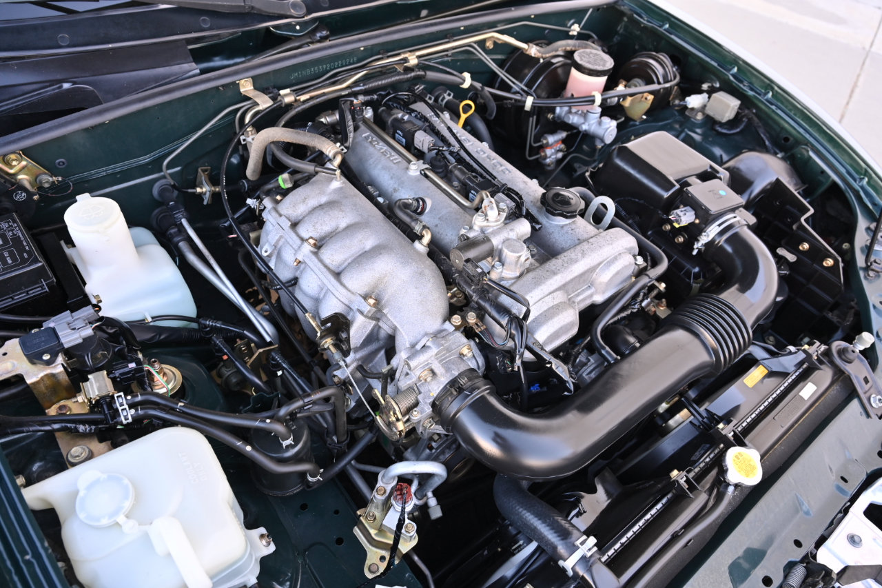 Used 2002 MAZDA MX-5 Miata RWD image 44