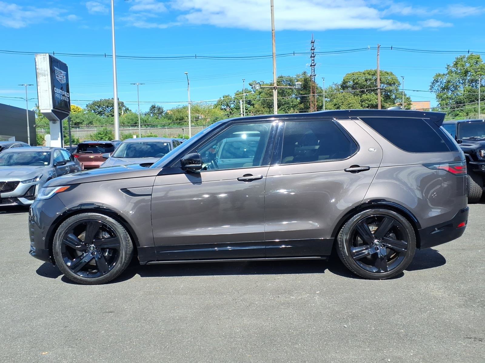Used 2023 Land Rover Discovery Metropolitan Edition AWD/4WD image 8