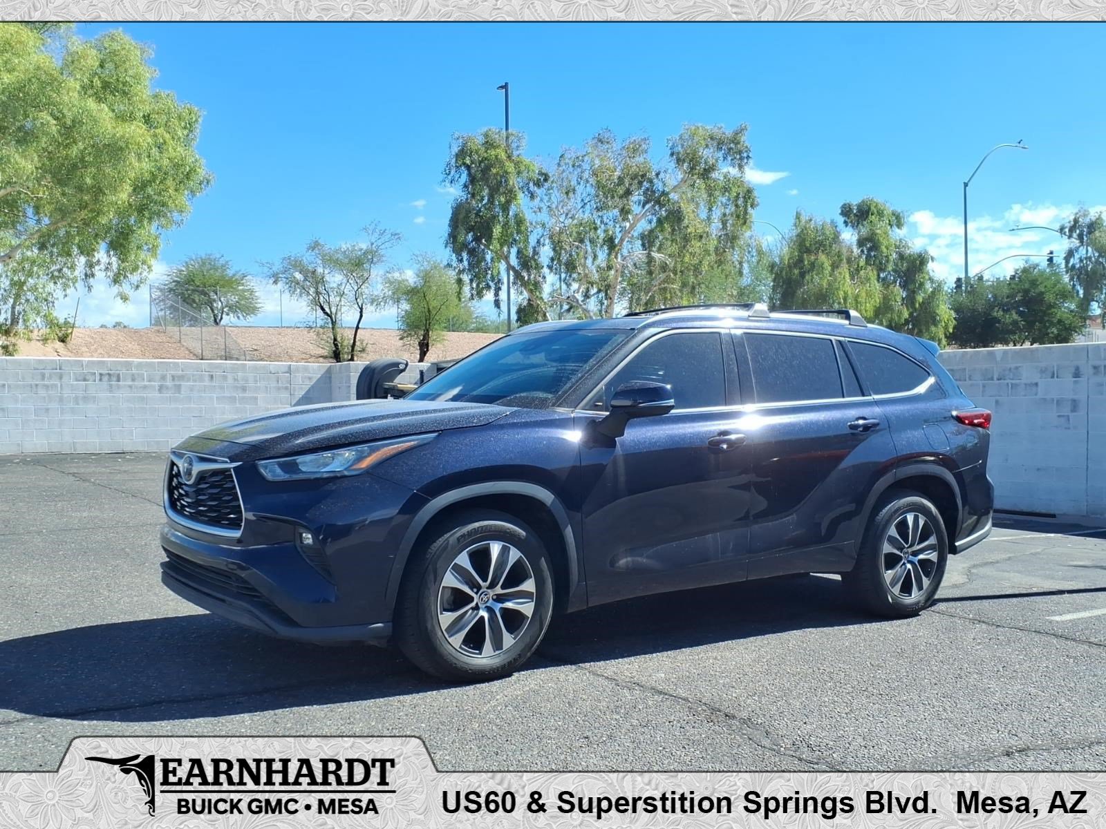 Used 2020 Toyota Highlander XLE FWD image 1