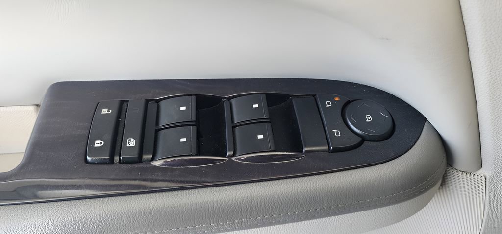 Used 2016 Buick Enclave Leather image 12