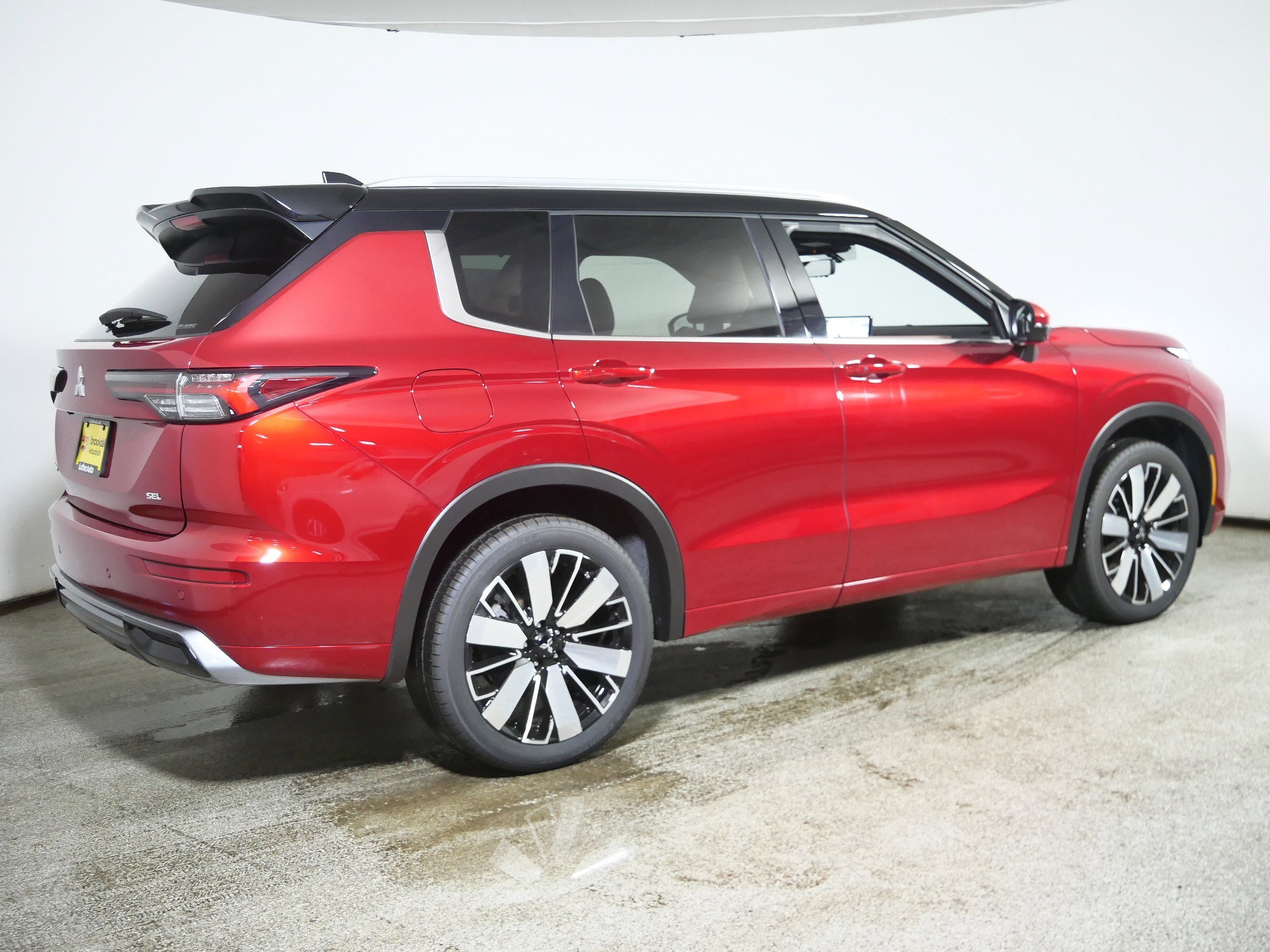 New 2025 Mitsubishi Outlander SEL image 2