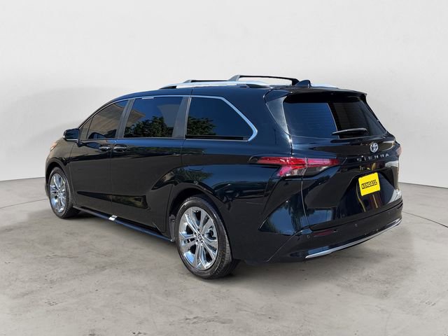 Used 2023 Toyota Sienna Platinum FWD image 3