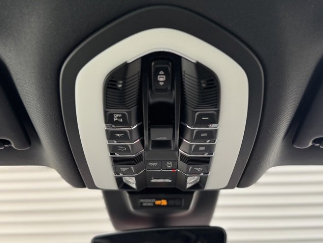 New 2026 Porsche Macan image 29