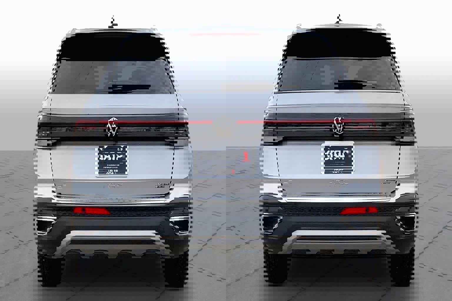 Used 2025 Volkswagen Taos SE AWD/4WD image 5