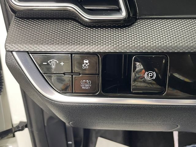 Used 2023 Kia Sportage LX AWD/4WD image 16