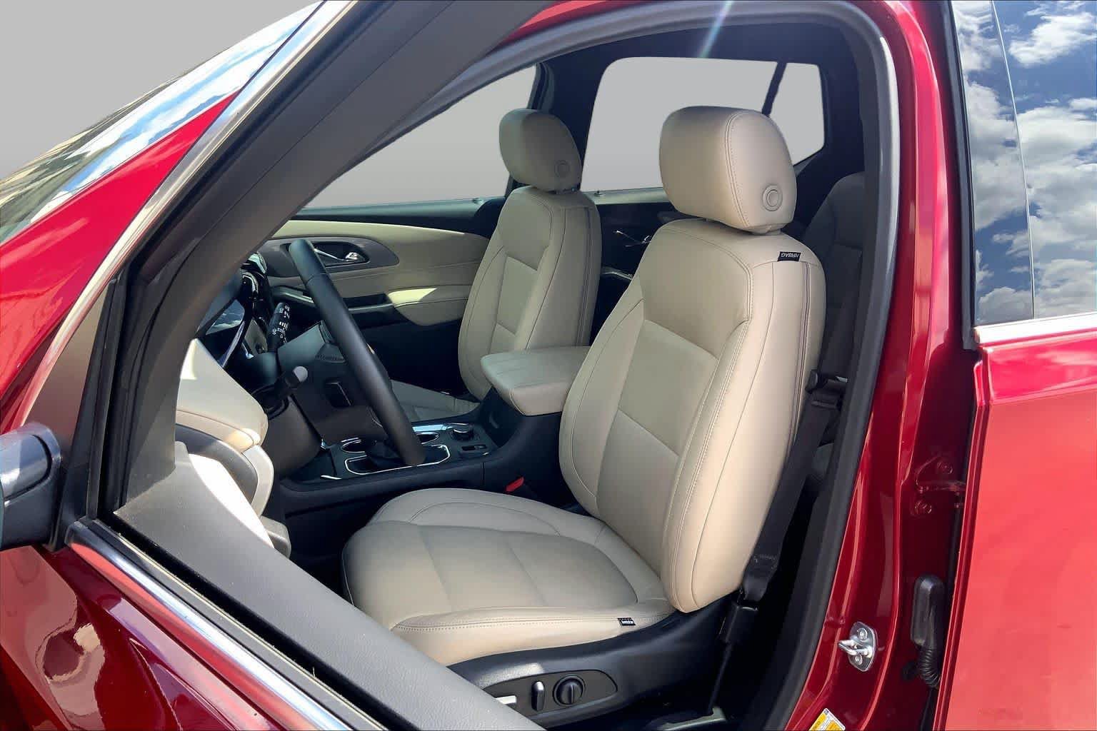 Used 2023 Chevrolet Traverse LT FWD image 8