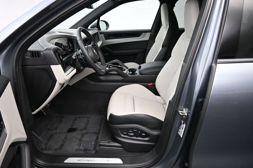 Certified 2026 Porsche Cayenne S AWD/4WD image 10