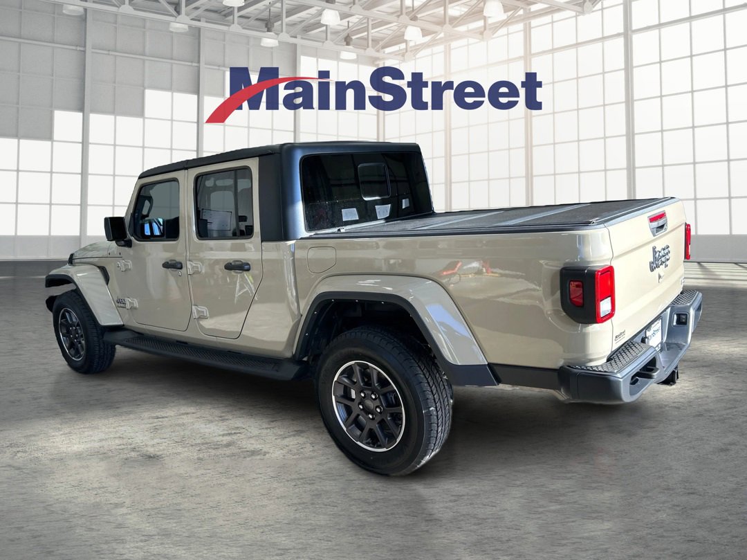 Used 2022 Jeep Gladiator Overland w/ Popular Equipment Package image 3