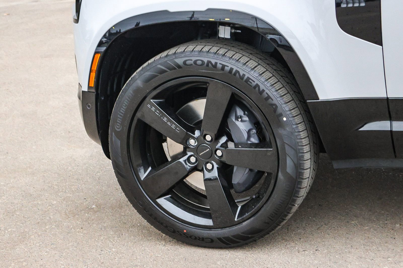 New 2026 Land Rover Defender 110 X-Dynamic SE image 9