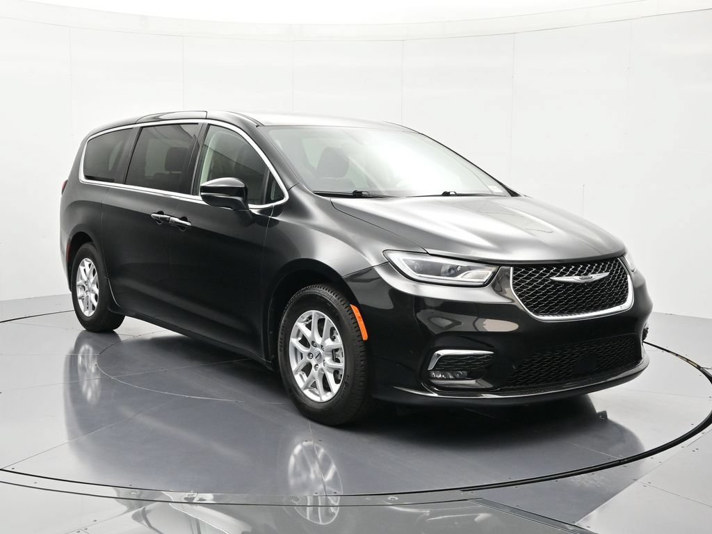 Certified 2023 Chrysler Pacifica Touring-L FWD image 3