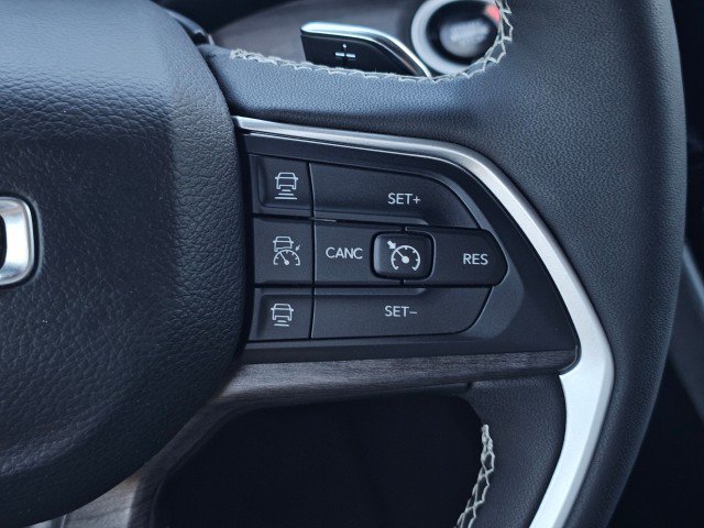 Certified 2024 Jeep Grand Cherokee Limited w/ Luxury Tech Group II AWD/4WD image 32