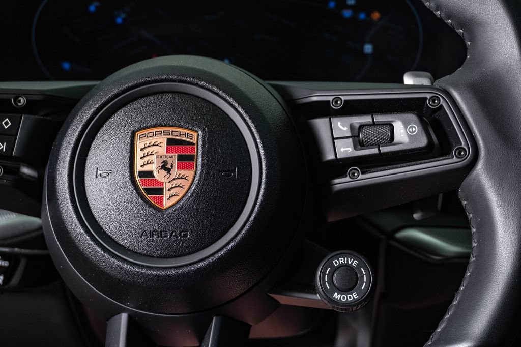 Certified 2025 Porsche Cayenne Coupe AWD/4WD image 19