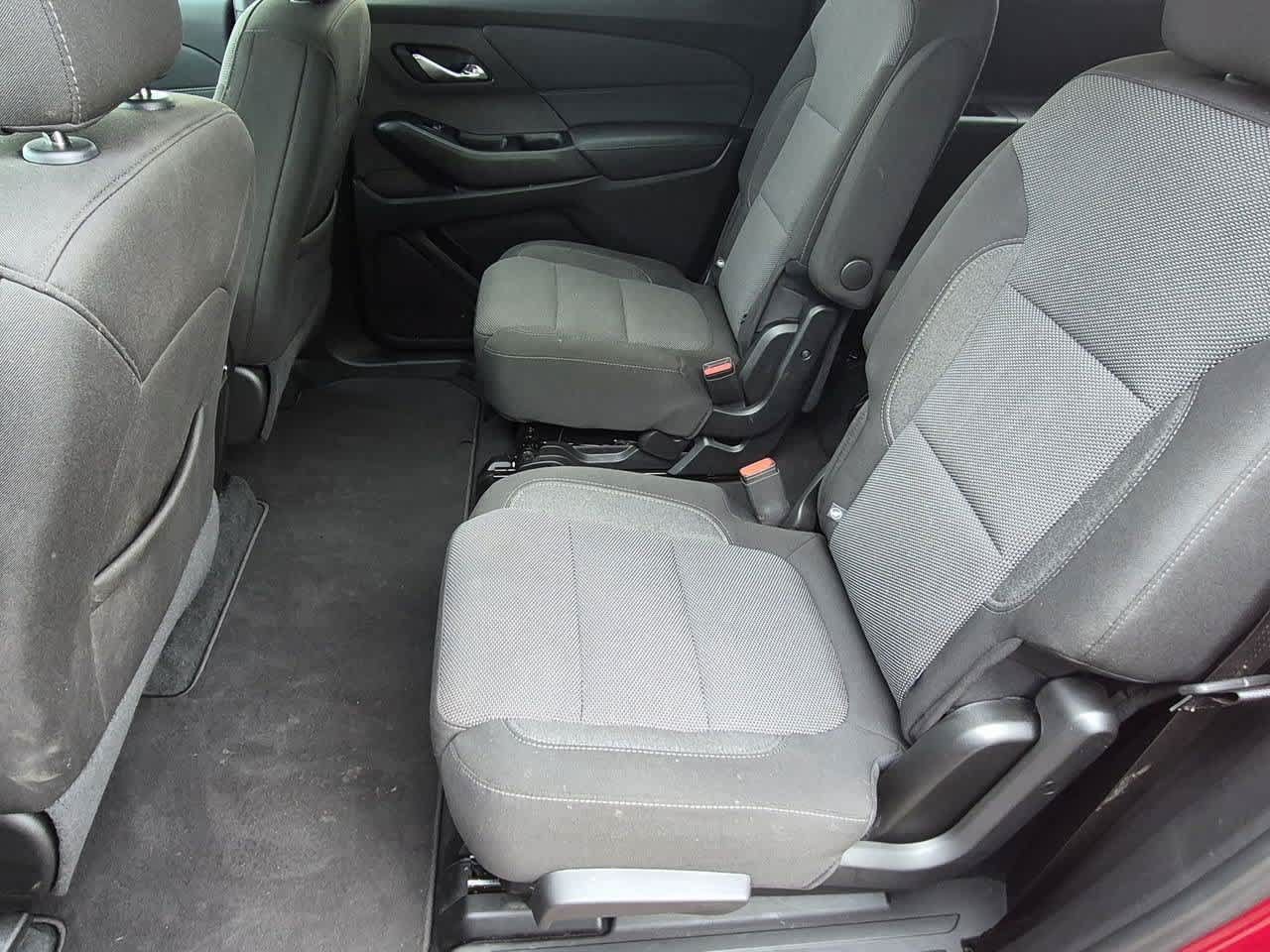 Used 2023 Chevrolet Traverse LT FWD image 19