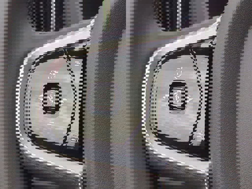 New 2026 Volvo XC60 B5 Plus w/ Protection Package Premier image 24