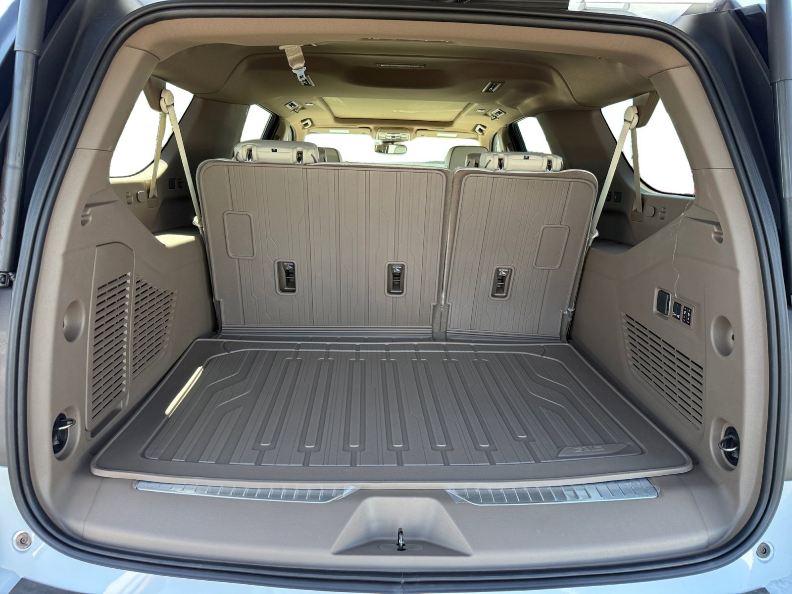 New 2026 GMC Yukon XL Denali w/ Sun & Power Step Package image 17