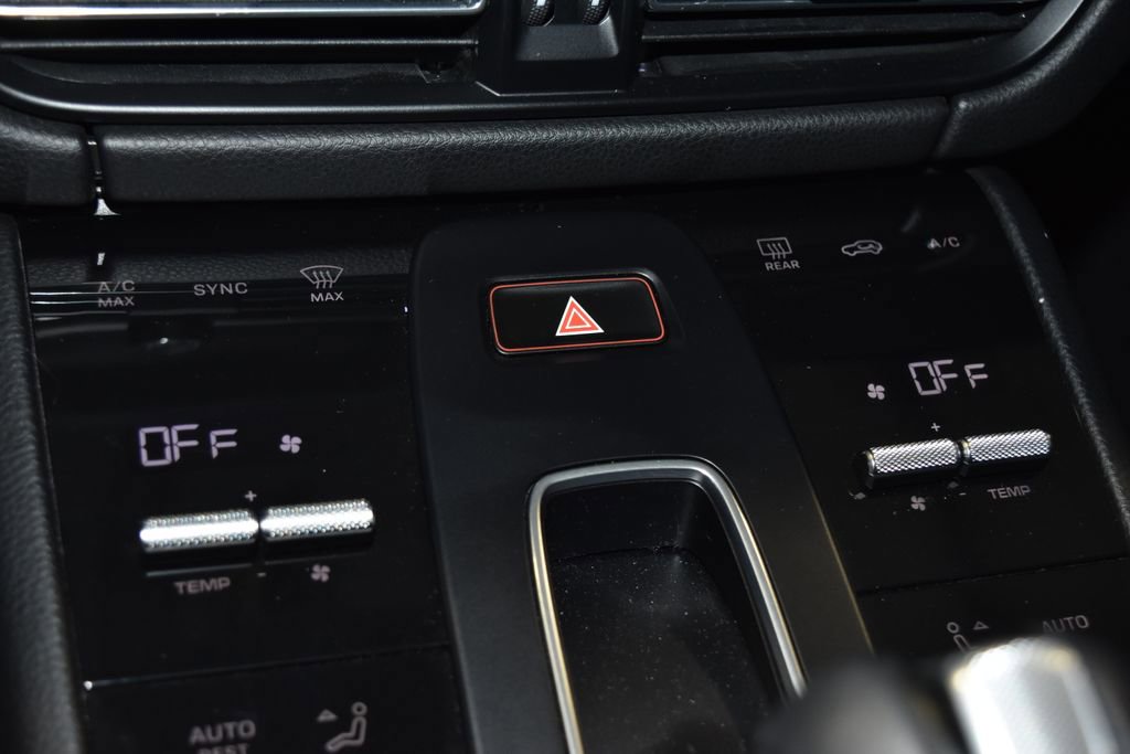 Certified 2024 Porsche Macan image 17