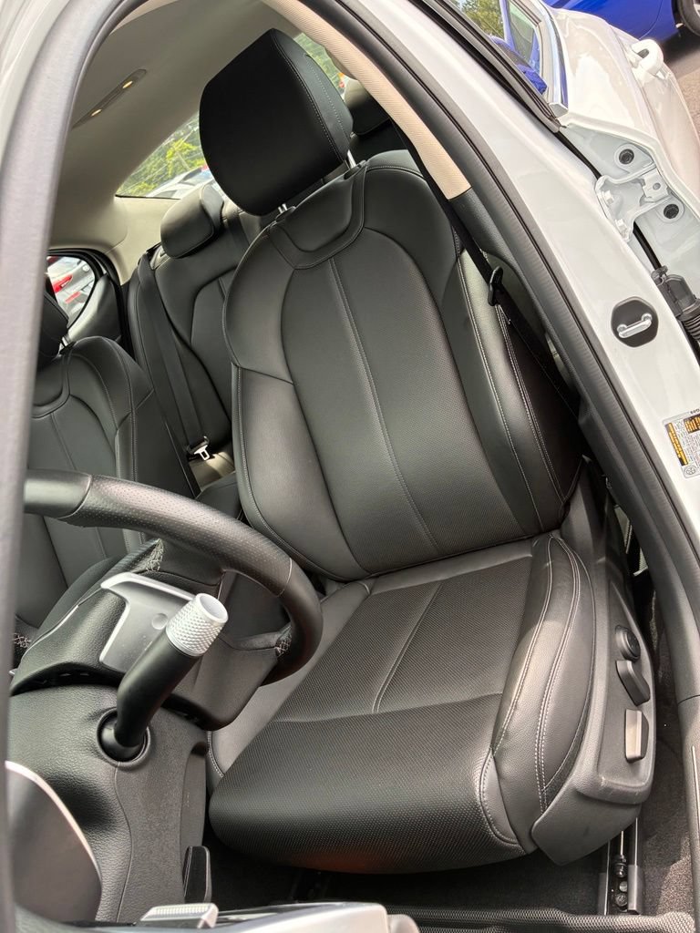 Used 2025 Genesis G70 2.5T AWD/4WD image 17