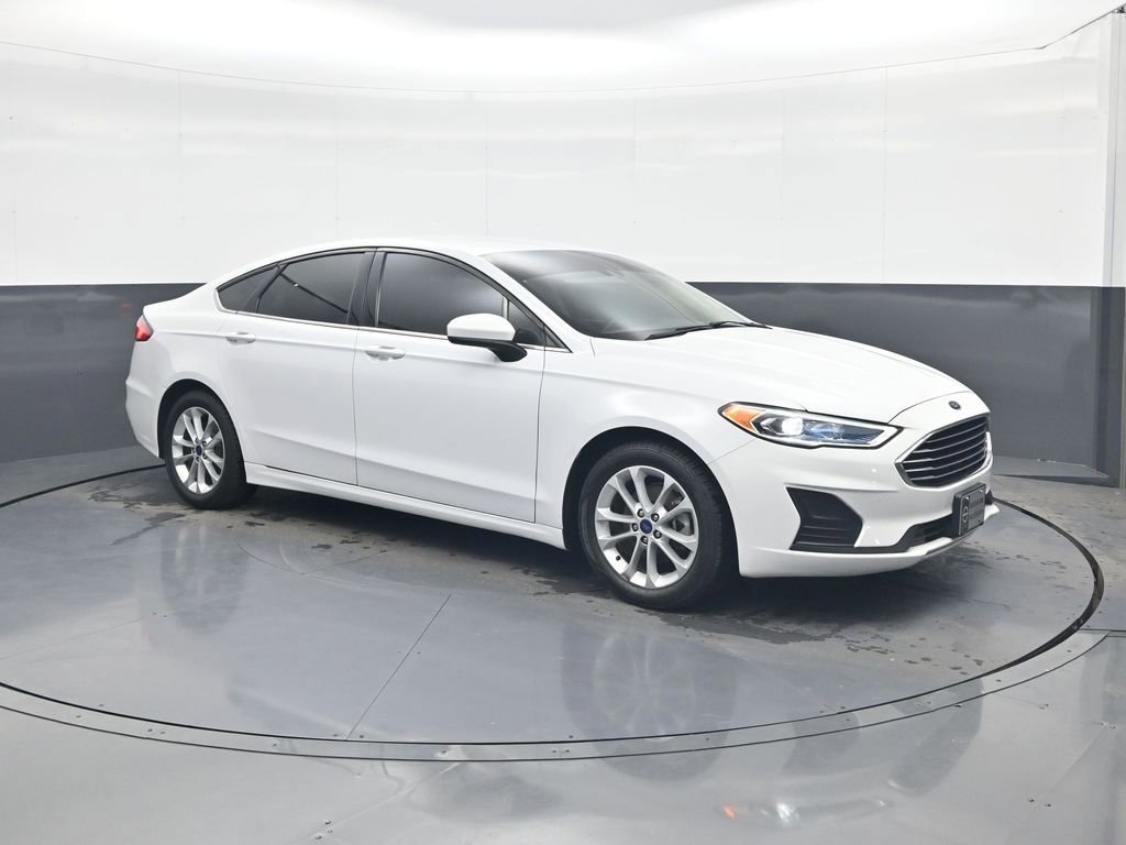 Used 2020 Ford Fusion SE image 1