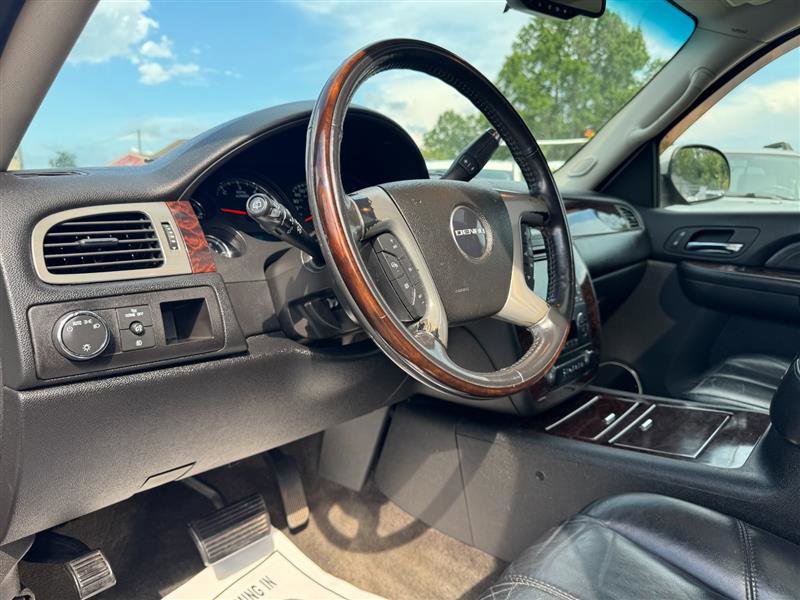 Used 2008 GMC Yukon Denali image 25