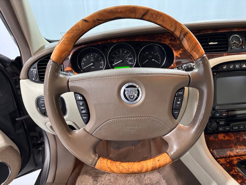 Used 2008 Jaguar XJ8 L image 13