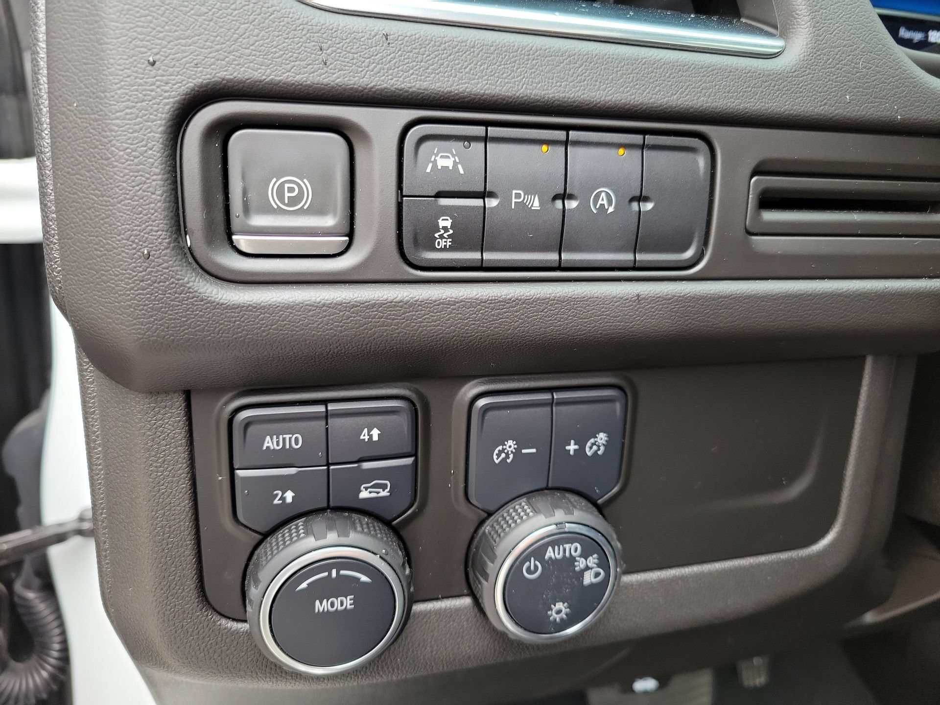 Used 2023 Chevrolet Tahoe RST AWD/4WD image 32