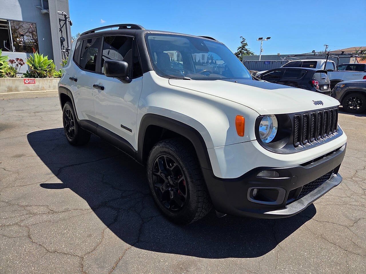 Used 2017 Jeep Renegade Latitude AWD/4WD image 3