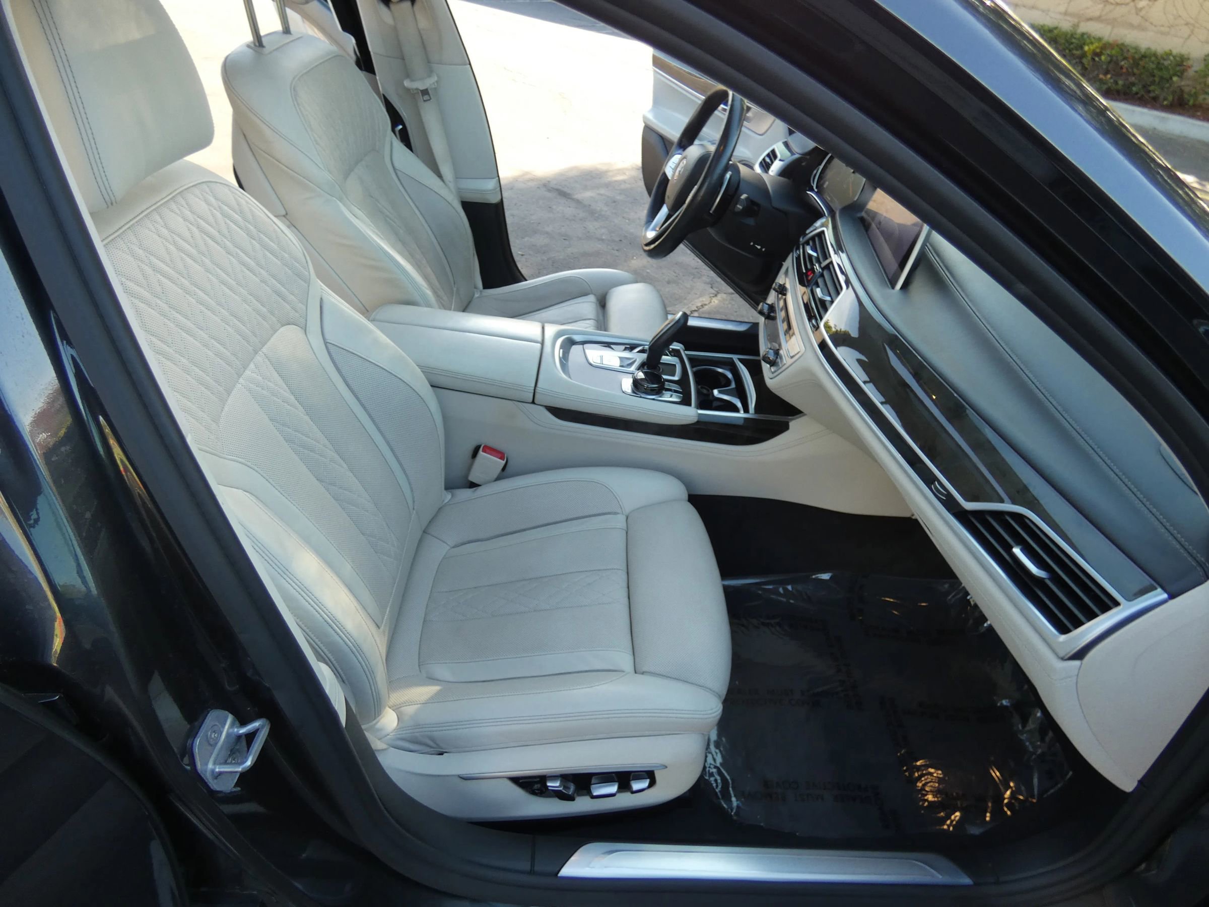 Used 2016 BMW 750i xDrive image 23