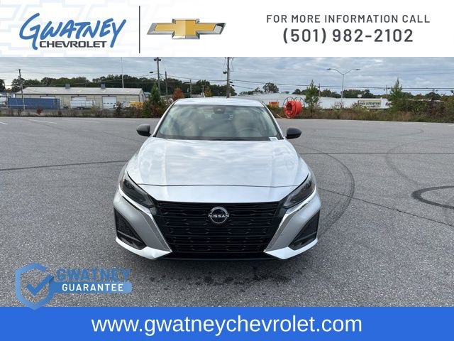 Used 2024 Nissan Altima 2.5 SV image 2