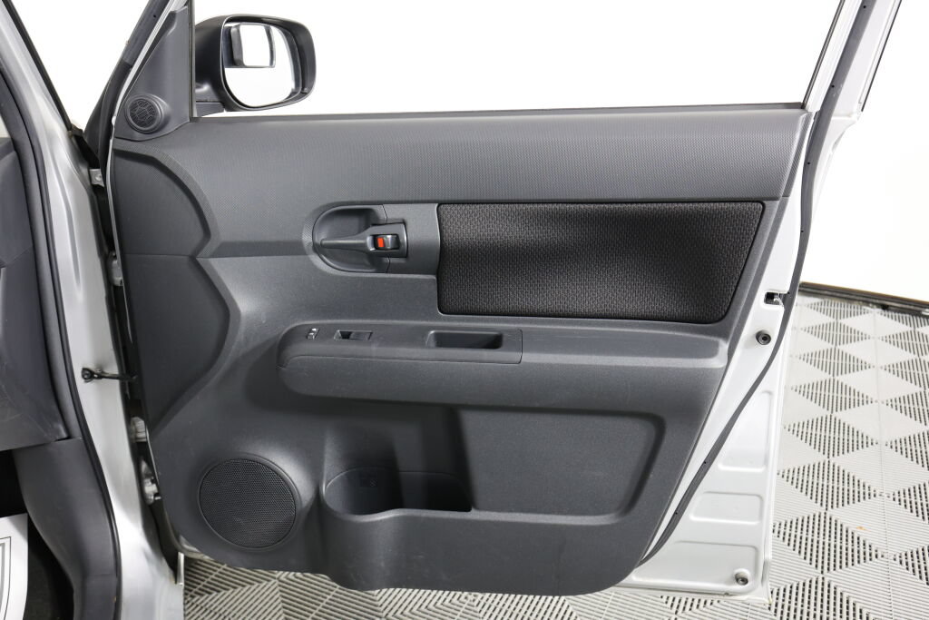 Used 2008 Scion xB FWD image 25