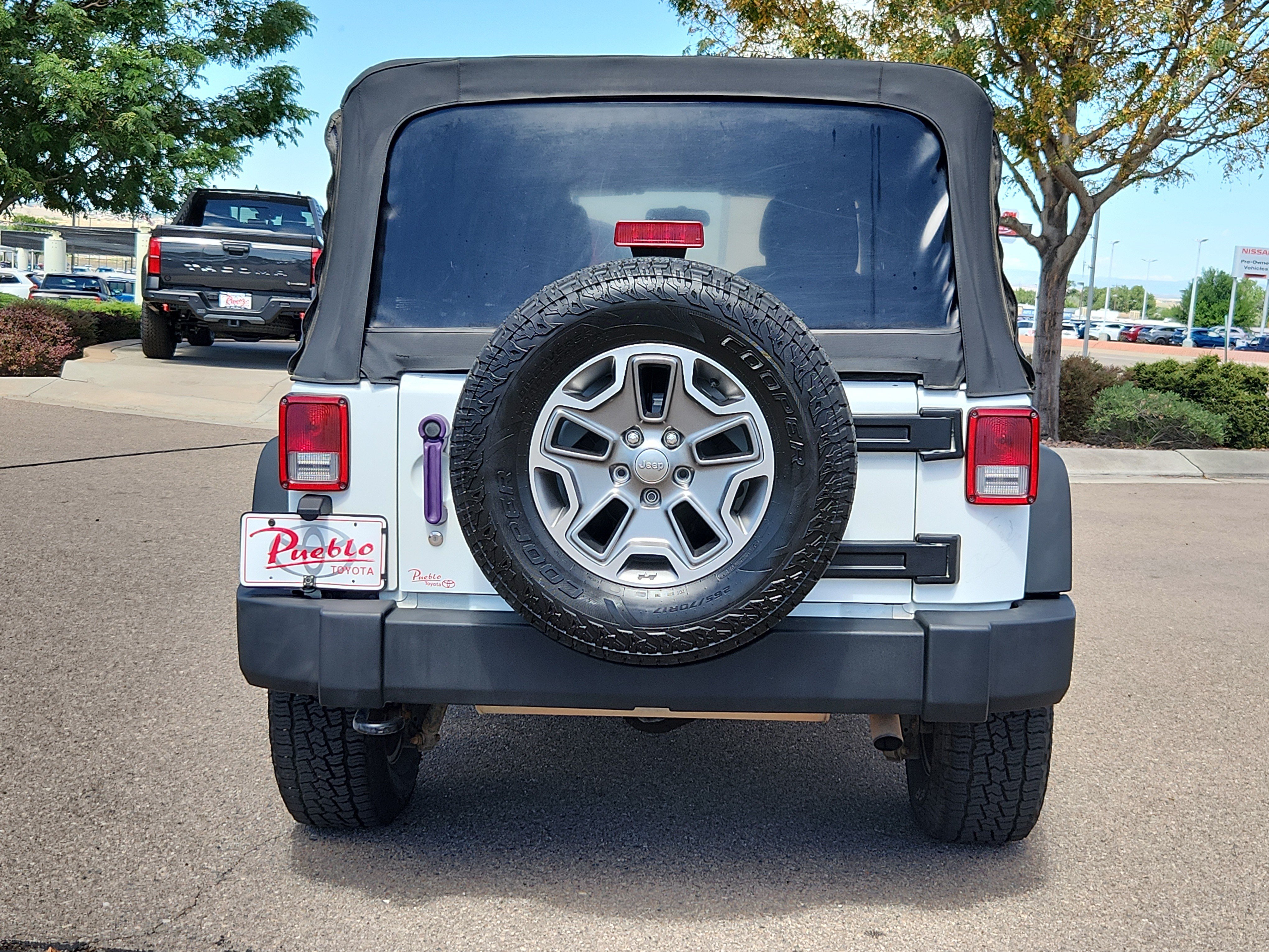 Used 2015 Jeep Wrangler Unlimited Sport w/ Connectivity Group AWD/4WD image 15