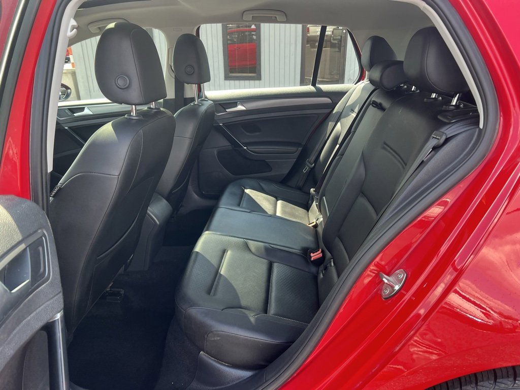 Used 2018 Volkswagen Golf SE image 12